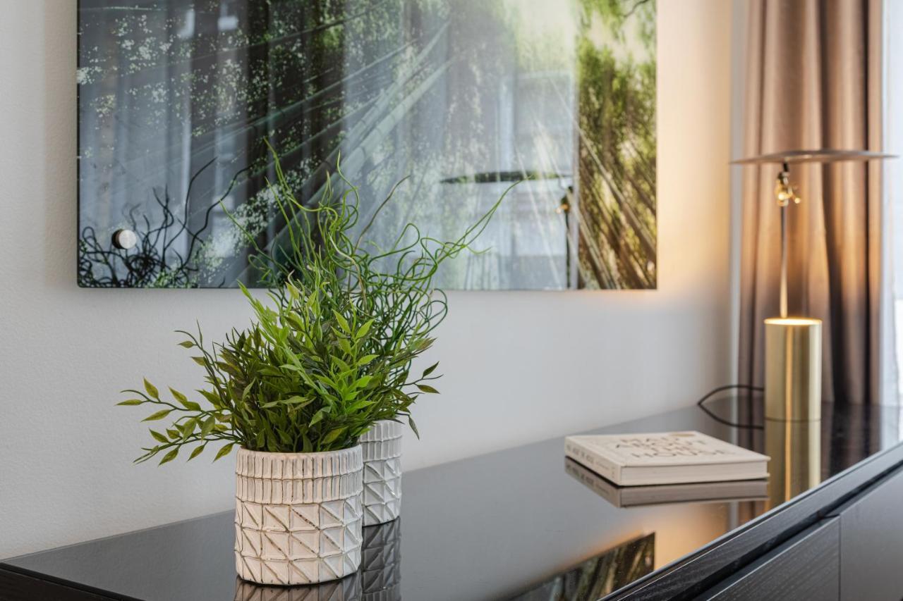 Explore The Most Exquisite West-End From A Harrods Family And Couple Home London Bagian luar foto