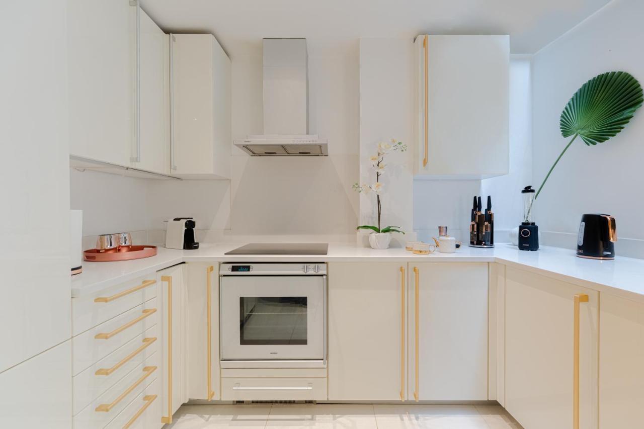 Explore The Most Exquisite West-End From A Harrods Family And Couple Home London Bagian luar foto