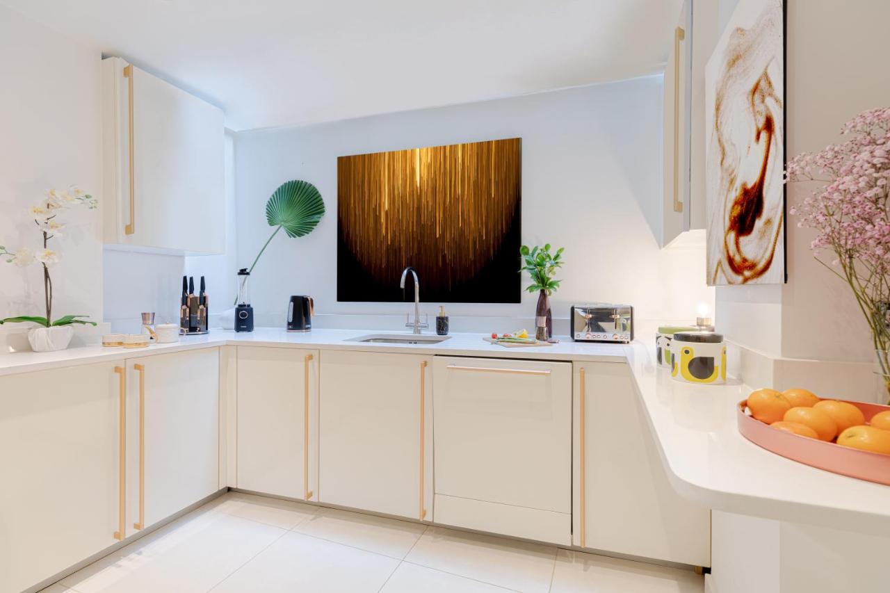Explore The Most Exquisite West-End From A Harrods Family And Couple Home London Bagian luar foto