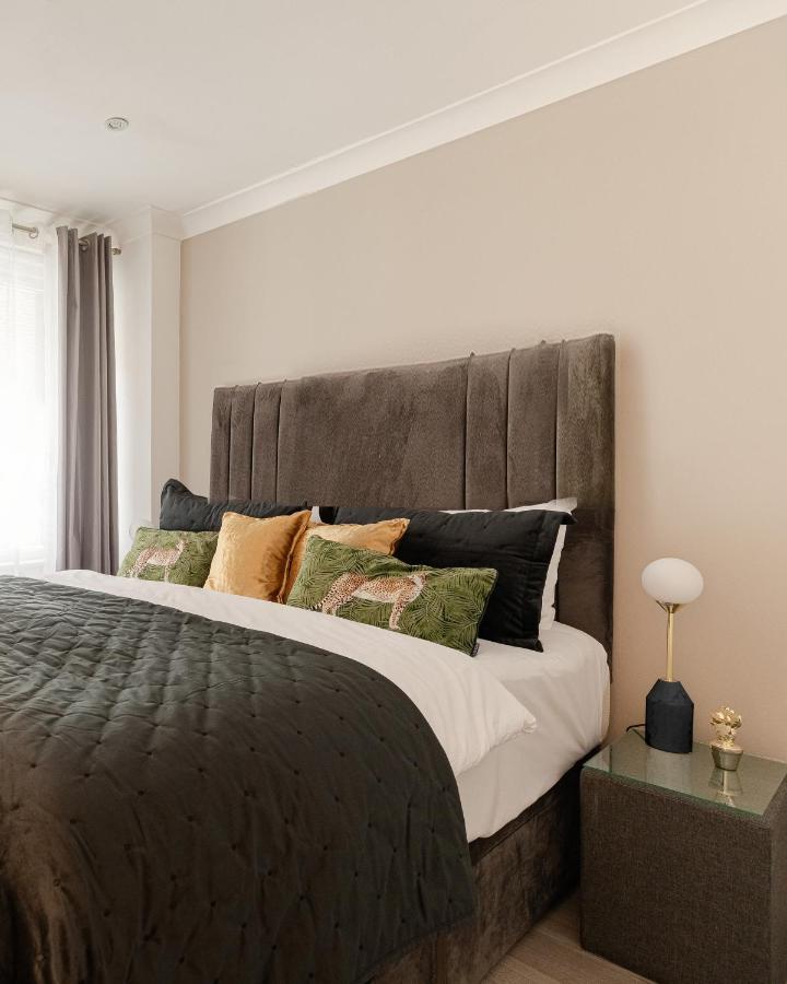 Explore The Most Exquisite West-End From A Harrods Family And Couple Home London Bagian luar foto