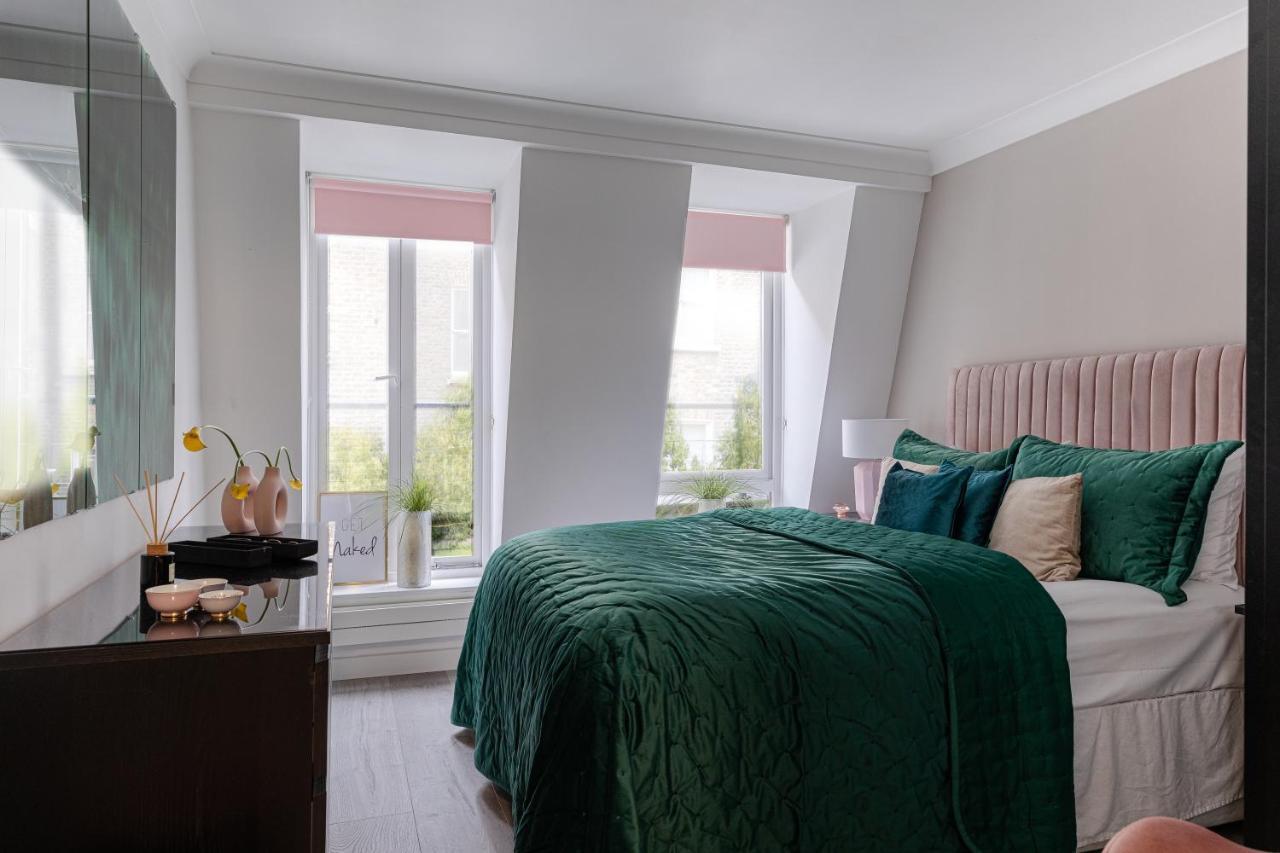 Explore The Most Exquisite West-End From A Harrods Family And Couple Home London Bagian luar foto