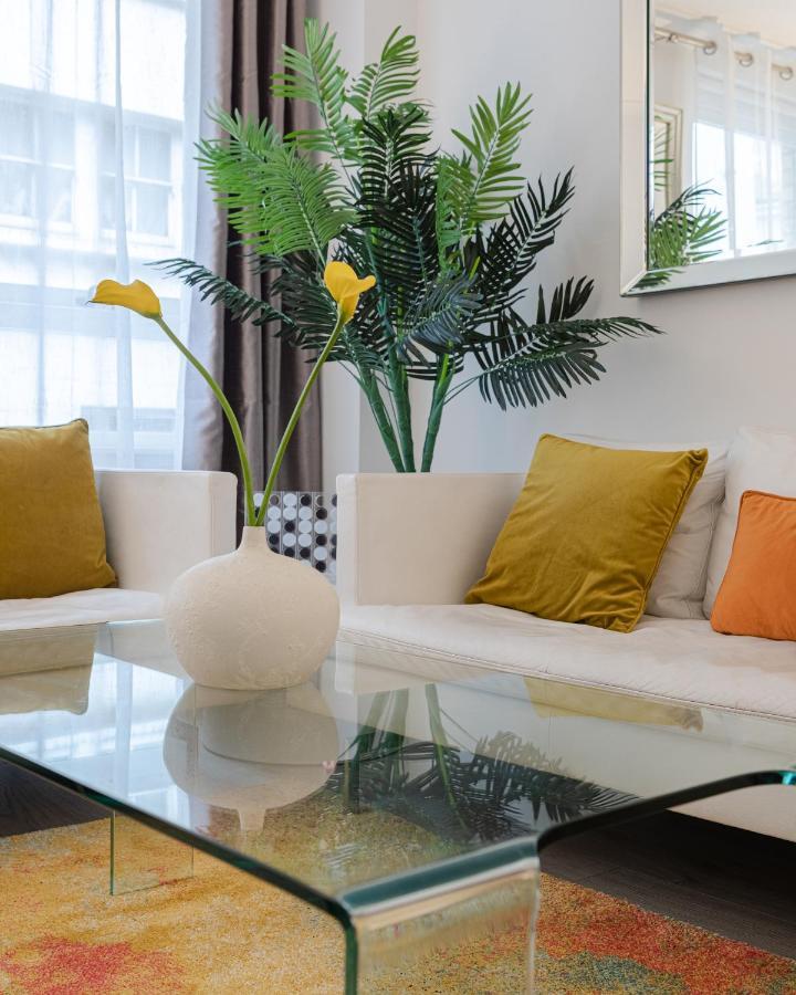 Explore The Most Exquisite West-End From A Harrods Family And Couple Home London Bagian luar foto