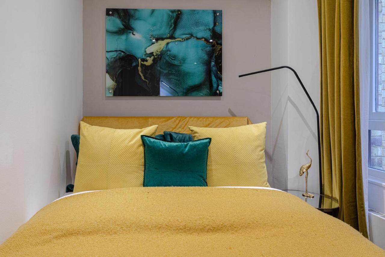 Explore The Most Exquisite West-End From A Harrods Family And Couple Home London Bagian luar foto