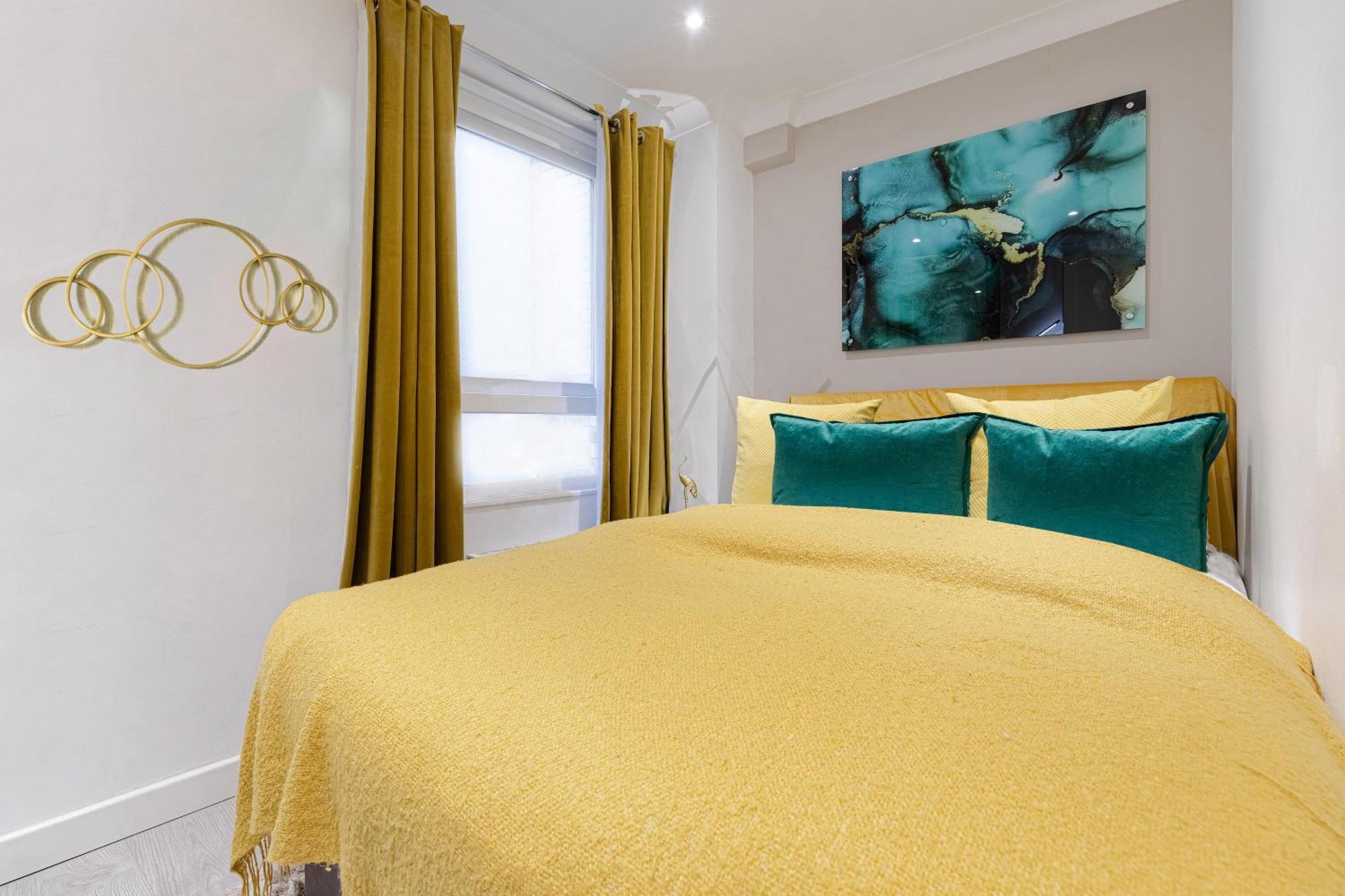 Explore The Most Exquisite West-End From A Harrods Family And Couple Home London Bagian luar foto